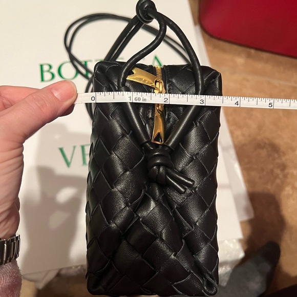 Bottega Veneta Medium Loop Camera Purse - Picture 12 of 16